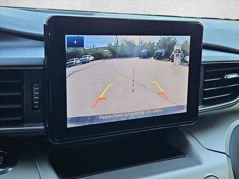 Used 2022 Ford Explorer XLT w/ Equipment Group 202A RWD image 13