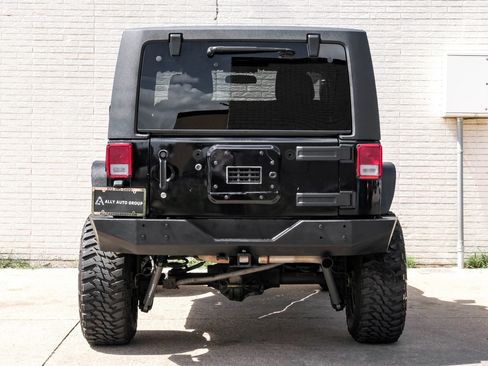 Used 2011 Jeep Wrangler Rubicon w/ PWR Convenience Group AWD/4WD image 8