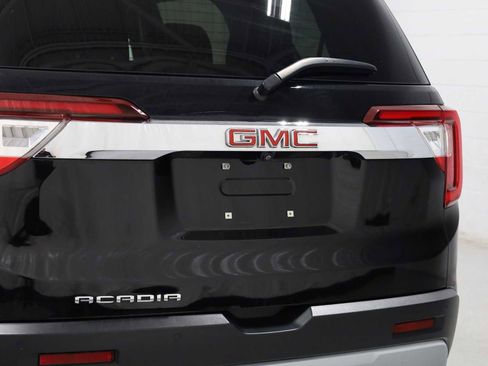 Used 2023 GMC Acadia SLE w/ Driver Convenience Package FWD image 8
