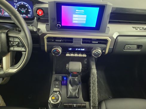 Certified 2024 Toyota Tacoma TRD Off-Road AWD/4WD image 28