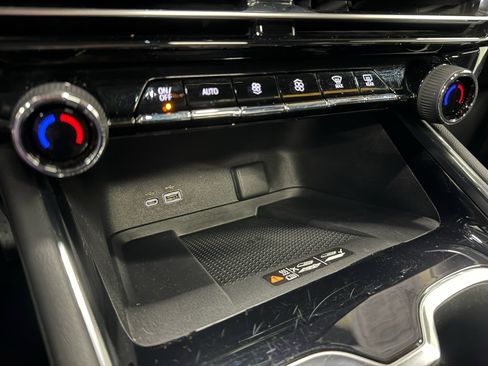 Certified 2025 Chevrolet Traverse LT w/ Sun and Wheel Package image 38