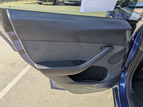 Used 2023 Tesla Model Y Long Range AWD/4WD image 27