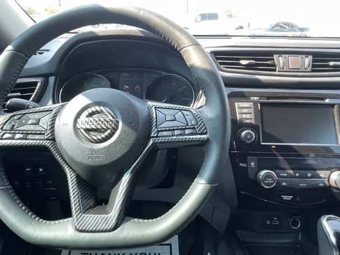 Used 2018 Nissan Rogue SV w/ Sun & Sound Touring Package AWD/4WD image 17
