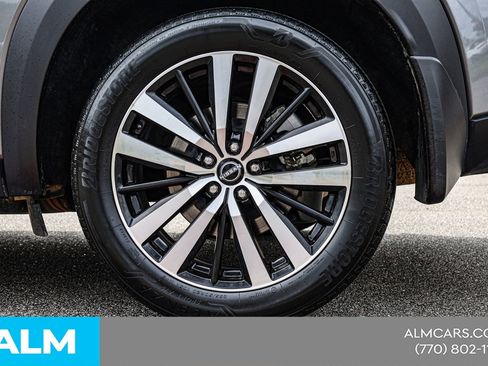 Used 2024 Nissan Pathfinder Platinum image 17