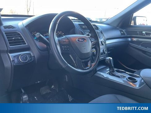 Used 2019 Ford Explorer XLT image 25