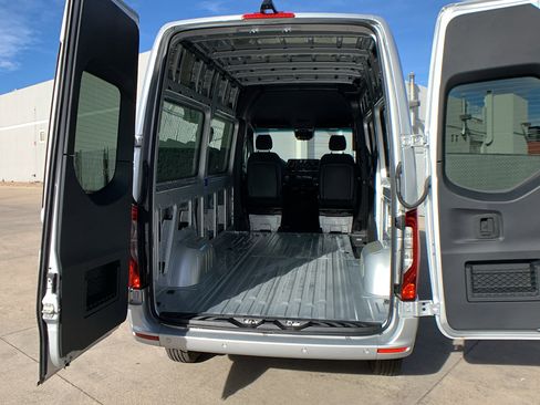 Used 2022 Mercedes-Benz Sprinter 2500 image 27