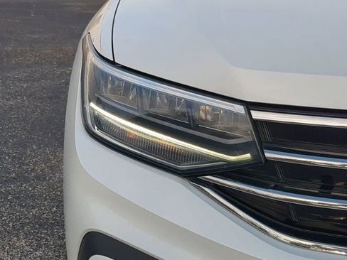 Used 2023 Volkswagen Tiguan SE image 9