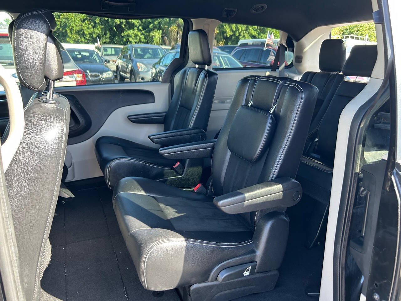 Used 2019 Dodge Grand Caravan SXT FWD image 11