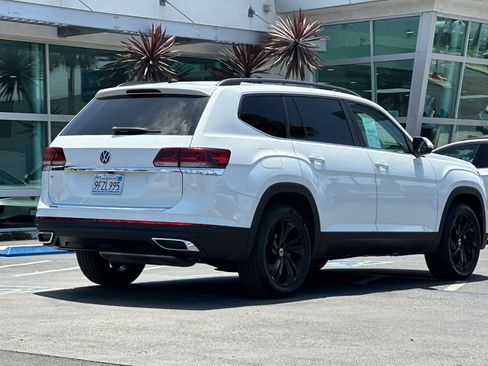 Used 2023 Volkswagen Atlas SE w/ Panoramic Sunroof Package FWD image 4