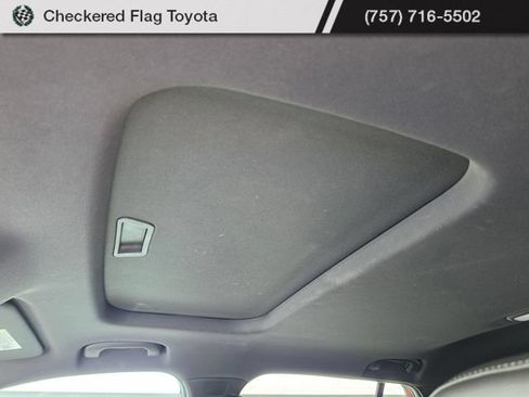 Used 2024 Chevrolet Trax RS w/ Sunroof Package FWD image 22