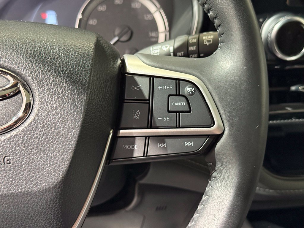 Used 2023 Toyota Highlander XSE AWD/4WD image 27