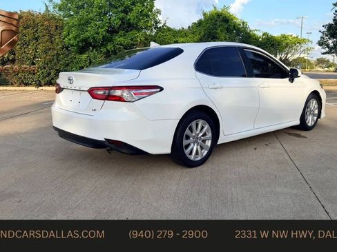 Used 2019 Toyota Camry LE image 5
