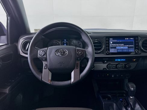 Used 2022 Toyota Tacoma TRD Sport w/ Technology Package image 17