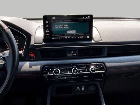 Used 2025 Honda Pilot Black Edition image 7