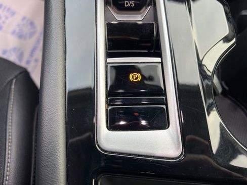 Used 2024 Volkswagen Atlas SE image 23