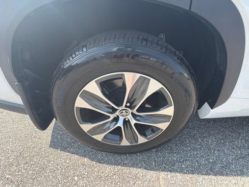 Used 2026 Toyota Highlander XLE AWD/4WD image 17