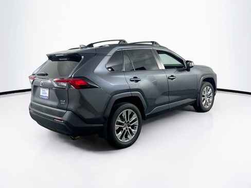 Used 2019 Toyota RAV4 XLE Premium w/ Cold Weather Package AWD/4WD image 5