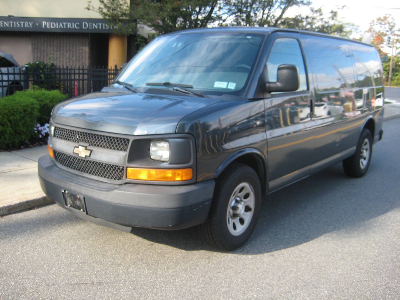 Used 2014 Chevrolet Express 1500 RWD image 1