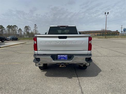 Used 2022 Chevrolet Silverado 2500 LTZ AWD/4WD image 3