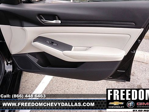 Used 2025 Nissan Altima 2.5 SV image 34