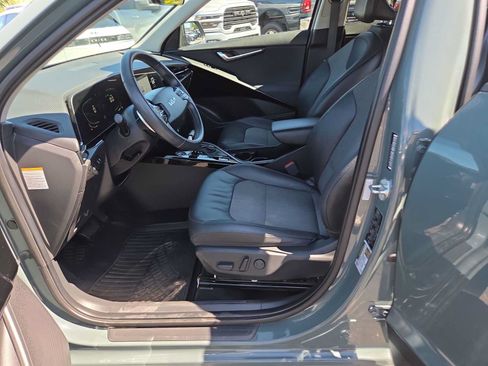 Used 2023 Kia Niro EX FWD image 19