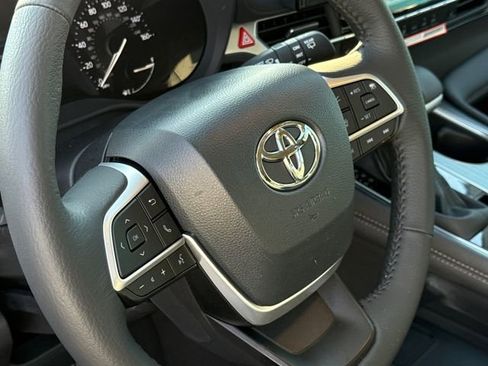 Used 2026 Toyota Sienna XLE FWD image 29