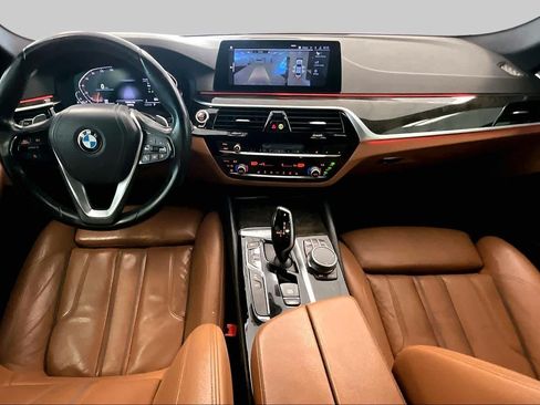 Used 2020 BMW 530i w/ Premium Package RWD image 13