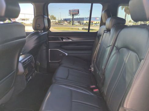 Used 2024 Jeep Wagoneer L Series II w/ Flexible Seating Group image 17