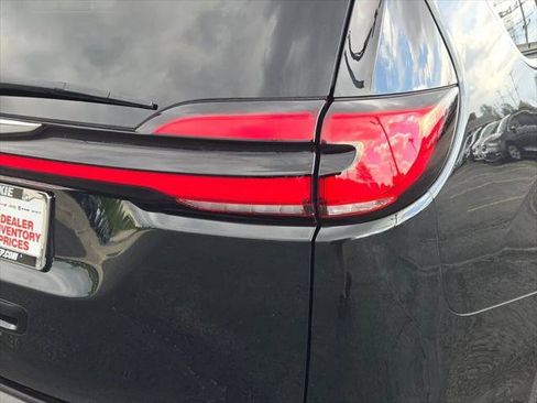 Certified 2024 Chrysler Pacifica Touring-L FWD image 10