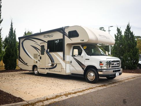 Used 2018 Ford E-350 and Econoline 350 Super Duty w/ Motorhome Prep Package image 11