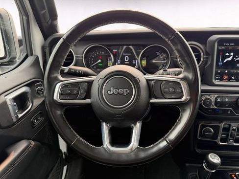 Used 2022 Jeep Wrangler Unlimited Sahara w/ Cold Weather Group AWD/4WD image 12