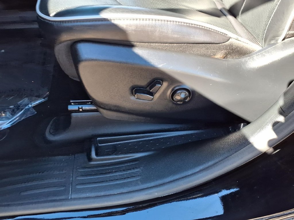 Used 2025 Chrysler Pacifica Limited FWD image 21