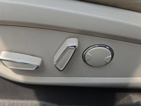 Used 2016 Lincoln MKX Select w/ Select Plus Package FWD image 18