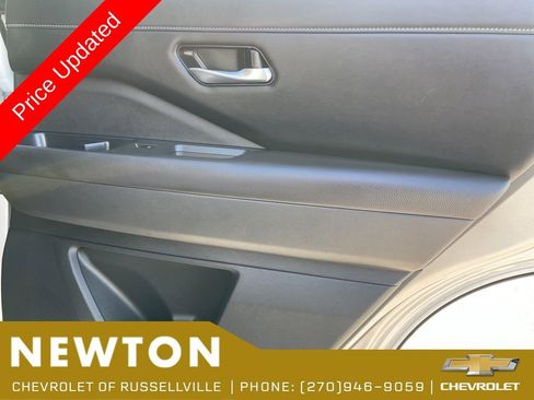 Used 2025 Nissan Pathfinder SL AWD/4WD image 41