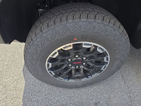 New 2026 GMC Canyon AT4 w/ Technology Plus Package AWD/4WD image 11