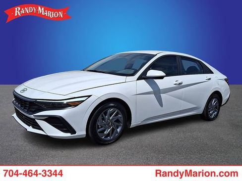 Used 2024 Hyundai Elantra SEL FWD image 1
