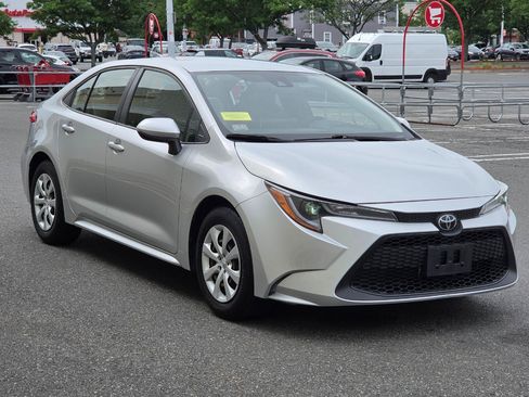 Used 2020 Toyota Corolla LE FWD image 3