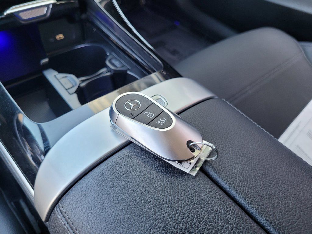 Used 2023 Mercedes-Benz C 300 Sedan image 23