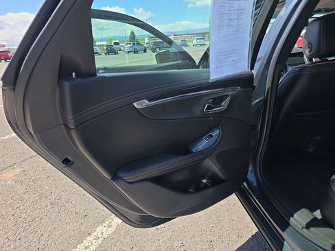 Used 2018 Chevrolet Impala Premier FWD image 27