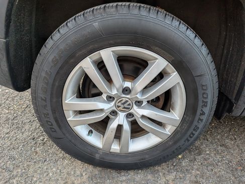 Used 2016 Volkswagen Tiguan S image 39