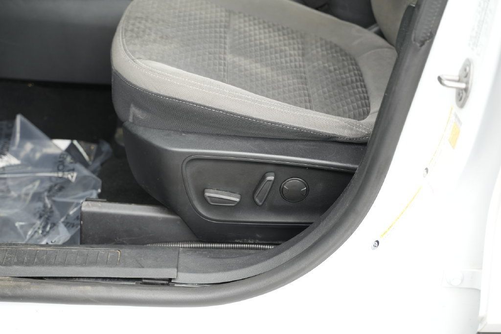 Used 2020 Ford Escape SE FWD image 20