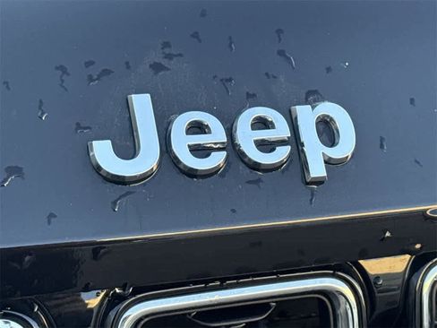 Used 2022 Jeep Grand Cherokee L Limited image 8