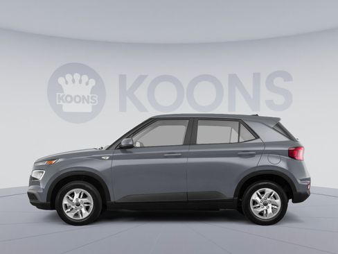 Used 2024 Hyundai Venue Limited FWD image 2