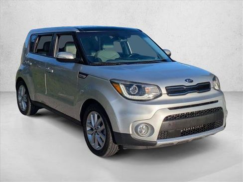 Used 2018 Kia Soul + w/ + Primo LIT Package FWD image 2