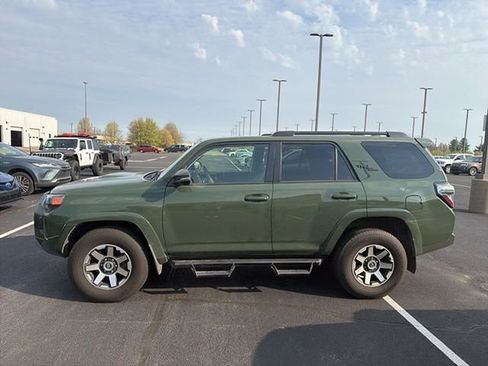 Certified 2022 Toyota 4Runner TRD Off-Road Premium w/ Moonroof Package image 3