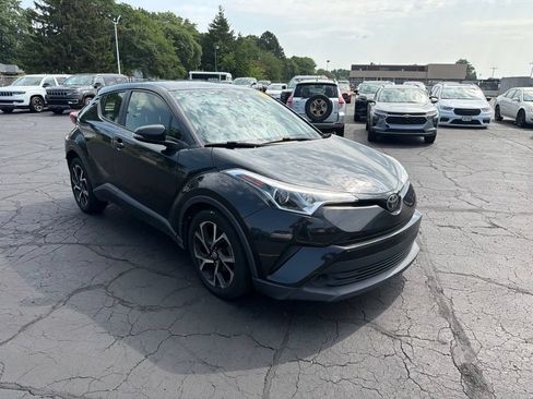 Used 2018 Toyota C-HR XLE FWD image 4