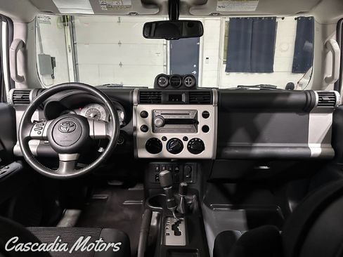 Used 2010 Toyota FJ Cruiser 4WD image 18