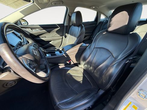 Used 2018 Buick LaCrosse Premium image 10