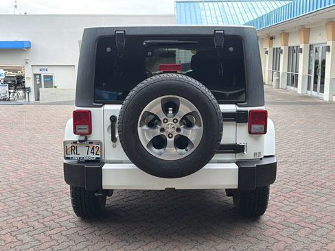 Used 2016 Jeep Wrangler Unlimited Sahara w/ Connectivity Group AWD/4WD image 4