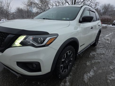 Used 2019 Nissan Pathfinder SL image 2